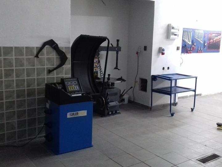Vyvažovačka kol v pneuservisu